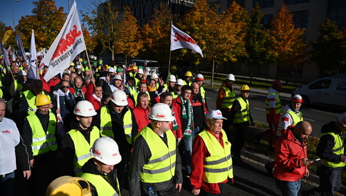 "Czy warto dla lokalnego sporu stawiać na szali naszą przyszłość?". "Solidarność" wręczyła petycje czeskiemu ambasadorowi