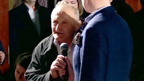 Pan Zdzisław pokazał Marszałkowi Sejmu rachunki za prąd