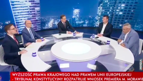[WIDEO] „Jest pan śmieszny; Dziecko, uspokój się”. Awantura na antenie TVP Info. O co poszło?