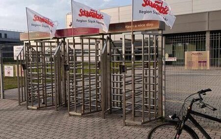 Zakład oflagowany przez Solidarność