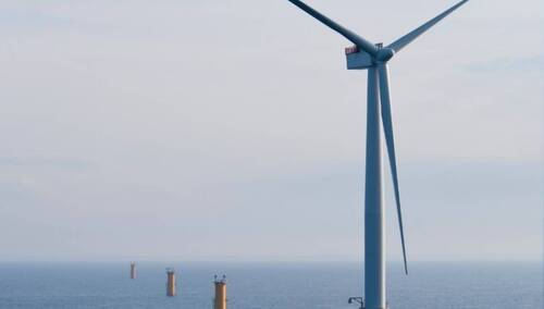 Niedokończona budowa farmy wiatrowej offshore