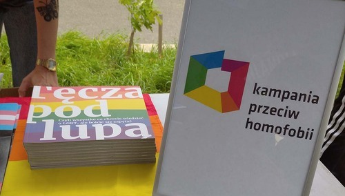 Kampania Przeciw Homofobii "z dnia na dzień straciła 350 tys. złotych"