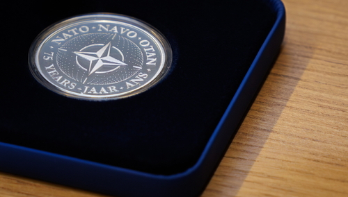Moneta NATO odsłonięta z okazji 75. rocznicy sojuszu
