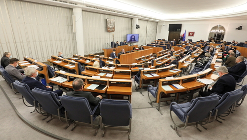 Senat: Ponad 100 poprawek do budżetu na 2021 r. Ustawa budżetowa wraca do Sejmu