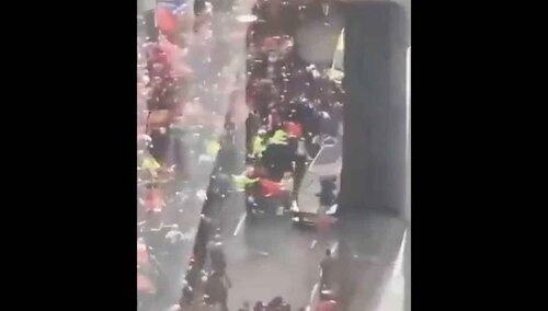 Pilne – samochód potrącił kilka osób na Water Street w Liverpoolu