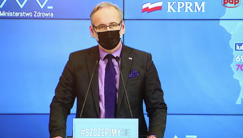 Kiedy wystartują szczepienia w zakładach pracy i czy nie warto szczepić najpierw pracowników mających dużą styczność z ludźmi? Min. zdrowia odpowiada na pytanie Tysol.pl