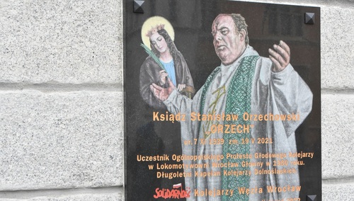 Święto Kolejarzy. We Wrocławiu odsłonięto tablicę poświęconą śp. ks. Orzechowskiemu