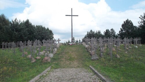 Krzyż w Gibach poświęcony pamięci pomordowanych