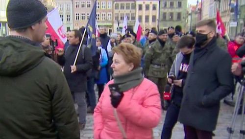 Poznań: Trwa marsz przeciwników obostrzeń. Żądają dymisji rządu