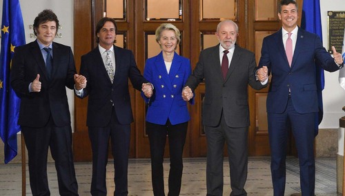 Von der Leyen wraz z prezydentami krajów Mercosur