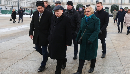 Miesięcznica katastrofy smoleńskiej. Lotna Brygada Opozycji chciała zakłócić uroczystość