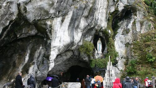 Grota w Lourdes