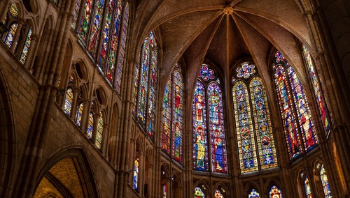 Seria profanacji Najświętszego Sakramentu we francuskich kościołach