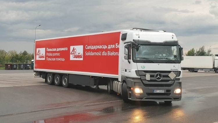 Przetrzymywany TIR "Solidarności" z darami dla Białorusinów. MSZ interweniuje