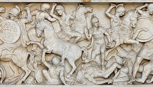 Marmurowa płaskorzeźba przedstawiająca bitwę pomiędzy Amazonkami a greckimi wojownikami