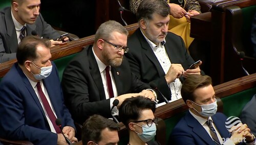 Posłowie Konfederacji na sali sejmowej