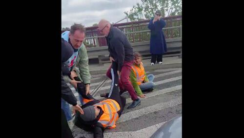 Ekoaktywiści zablokowali następny most w Warszawie! Kierowcy nie wytrzymali