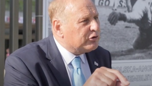 Stadion w tęczowych barwach i flagi LGBT na meczu Niemców z Węgrami. Tomaszewski nie przebiera w słowach