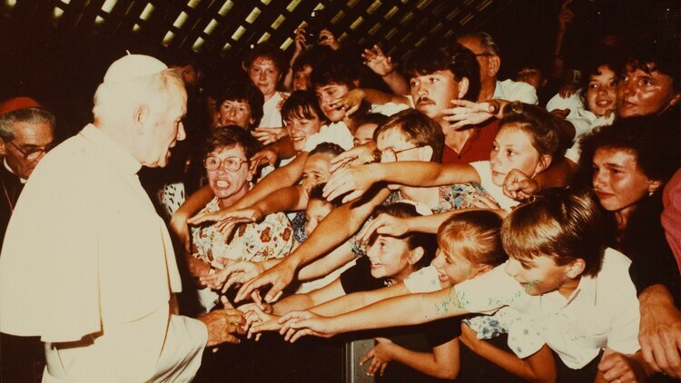 Jan Paweł II z młodzieżą w Rzymie, 1990 rok