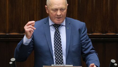 Poseł PSL Marek Sawicki na sali plenarnej w drugim dniu posiedzenia Sejmu w Warszawie