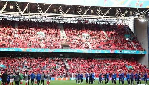 [video] Zobacz jak wspaniale zachowali się kibice po zasłabnięciu Eriksena podczas meczu EURO 2021
