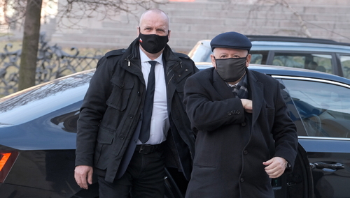 "Przebywa w szpitalu". Jeden z najbardziej zaufanych ludzi Kaczyńskiego z ciężkim przebiegiem Covid-19