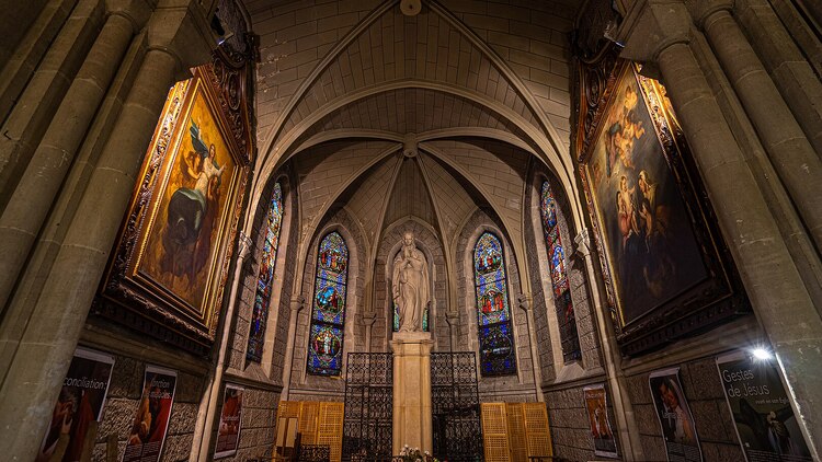 Wnętrze bazyliki Notre-Dame-de-l'Assomption w Nicei