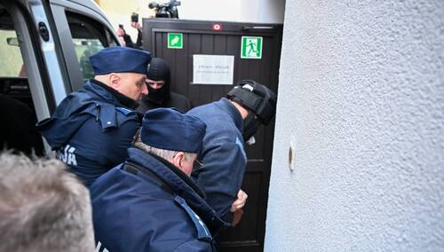  Piotr K. podczas doprowadzenia do Prokuratury Okręgowej w Słupsku