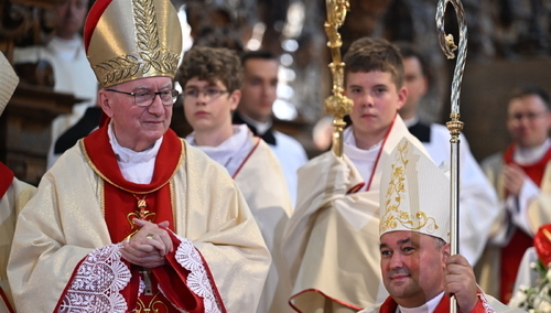 Od lewej: kard. Pietro Parolin, abp Kryspin Dubiel