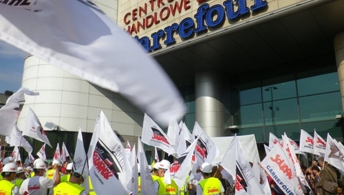 Pikieta przed sklepem Carrefour - zdjęcie poglądowe
