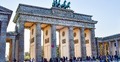 Brama Brandenburska, Berlin, przechodnie