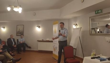 [video] Hołownia chwali się gen. Różańskim: "Jako nieliczny wygrał wojnę z Rosją. Na ćwiczeniach"