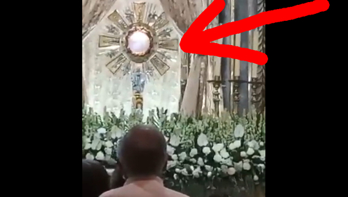 Hostia zaczęła „bić jak ludzkie serce”. Cud eucharystyczny w Meksyku? Jest nagranie [WIDEO]