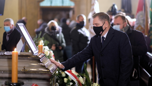 Przewodniczący NSZZ Solidarność Piotr Duda podczas uroczystości pogrzebowych Andrzeja Rozpłochowskiego