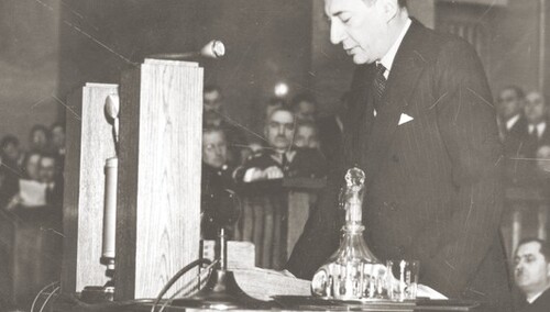 Józef Beck wygłaszający przemówienie w Sejmie 5 maja 1939