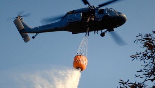 Płonie otulina Puszczy Białowieskiej. Do gaszenia pożaru skierowano policyjny śmigłowiec Black Hawk