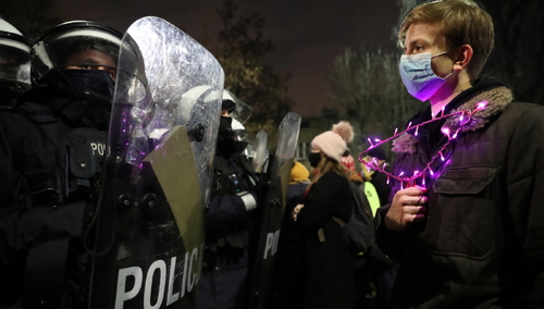 Uczestnicy Strajku Kobiet zniszczyli siedzibę Radia Poznań
