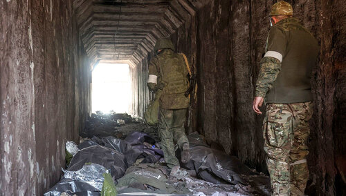 Milicjanci Donieckiej Republiki Ludowej w poszukiwaniu ciał