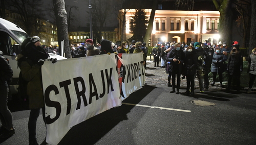 Dyrektor telewizji Media Narodowe: „Pobito naszego operatora i ukradziono nam sprzęt”