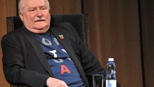 „Odczuwam odrywanie ciała od kości”. Wałęsa ciężko przechodzi zakażenie koronawirusem