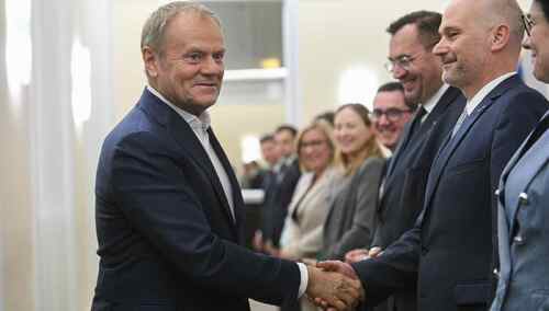 Donald Tusk podczas posiedzenia swojego gabinetu