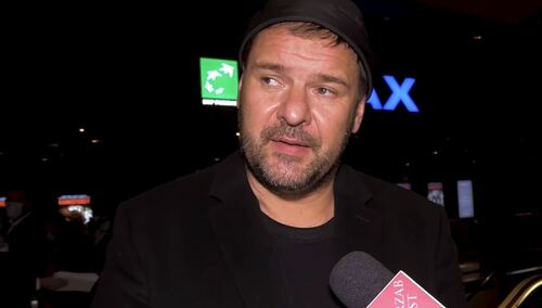 [video] "To groźna choroba, to wirus". Zmieszany Karolak ostrożnie odpowiada ws. koronawirusa