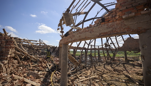 skutki ataku niedaleko Charkowa