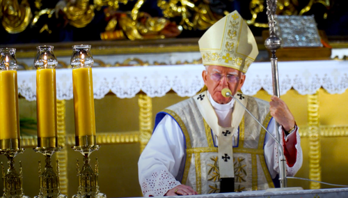 abp Marek Jędraszewski w bazylice Mariackiej w Krakowie