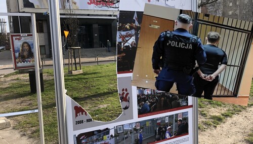 Zatrzymano trzech podejrzanych, którzy mieli zniszczyć wystawę Solidarności poświęconą Papieżowi!