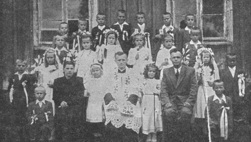 ks. Karol Wojtyła z dziećmi komunijnymi