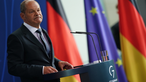 "Wyrzucili poufne dokumenty do śmietnika". Szokujące informacje w niemieckich mediach o Scholzu