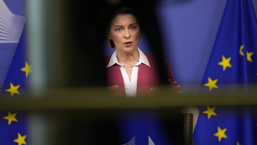 "Czy Komisja Europejska oczekuje rozwiązania polskiego Trybunału Konstytucyjnego?"