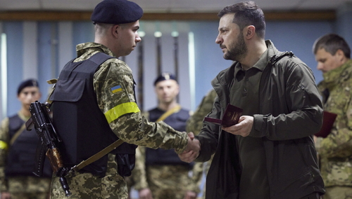 Prezydent Wołodymyr Zełenski z wizytą w obwodzie charkowskim