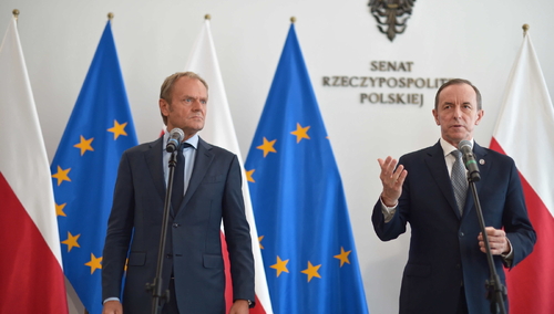 Pełniący obowiązki przewodniczącego PO Donald Tusk (L) oraz marszałek Senatu Tomasz Grodzki (P).